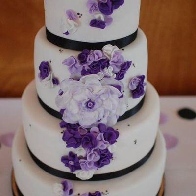 Top Red & Gold Cakes on Cake Central