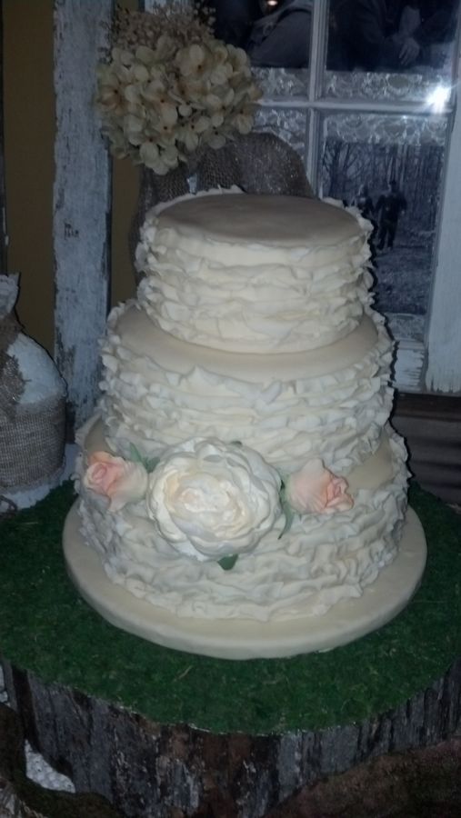 Wedding cake I did for my cousin's niece. The topper isn't on yet.