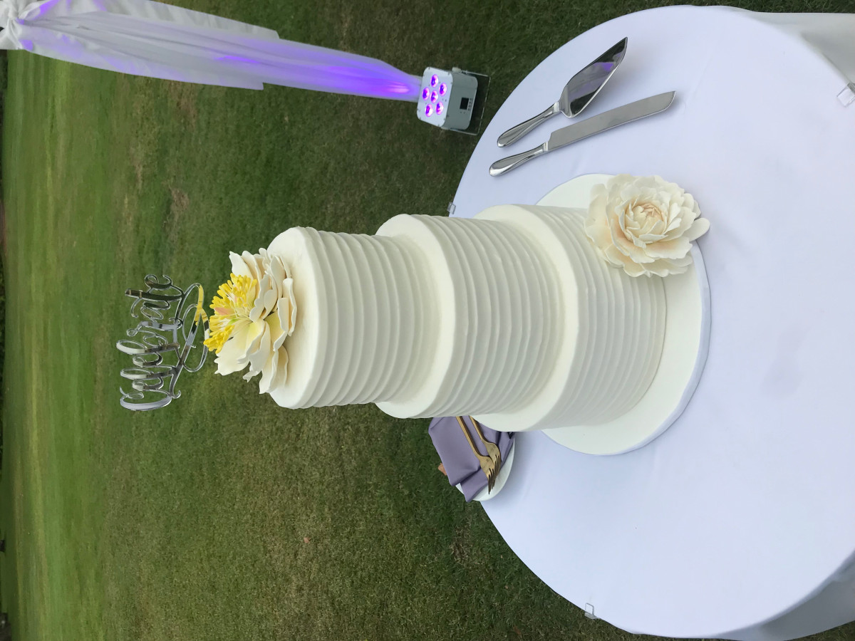 Flowers Too Heavy For Buttercream Cake?