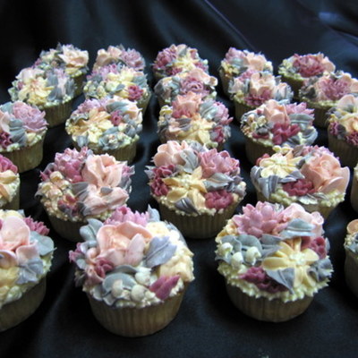 White Chocolate Buttercream Flowers White Chocolate Buttercream Flowers