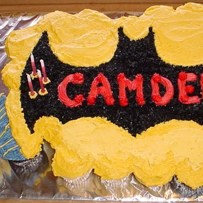 Batman Cupcake Cake Batman Cupcake Cake