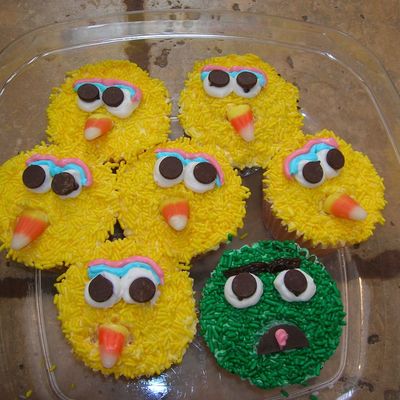 Big Bird, Oscar, Elmo, Cookie Monster Cupcakes - Sesame Street Big Bird, Oscar, Elmo, Cookie Monster Cupcakes - Sesame Street