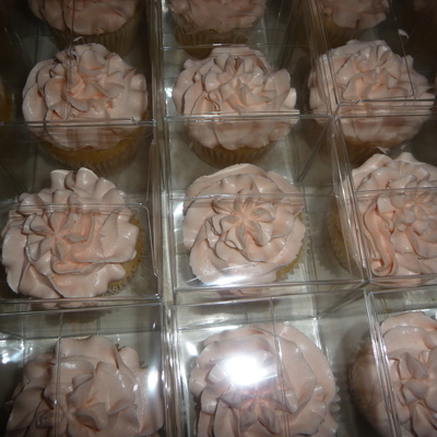 Simple Cupcakes Iced With Smbc To Go With Cake Simple Cupcakes Iced With Smbc To Go With Cake
