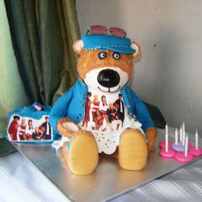 Build-A-Bear Cake - High School Musical Theme Build-A-Bear Cake - High School Musical Theme