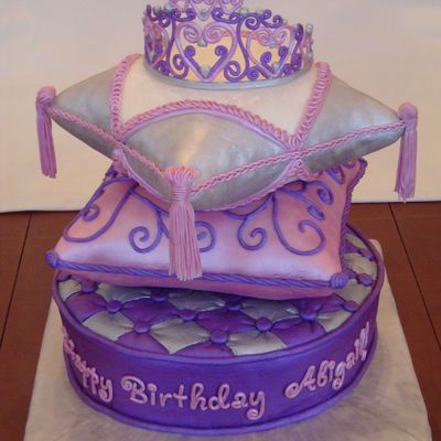Pillow Cakes With Tiara Pillow Cakes With Tiara