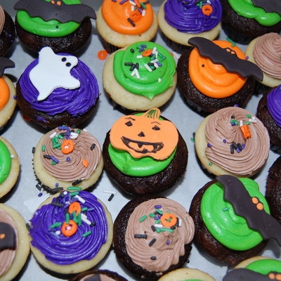 Assorted Halloween Cupcakes Assorted Halloween Cupcakes