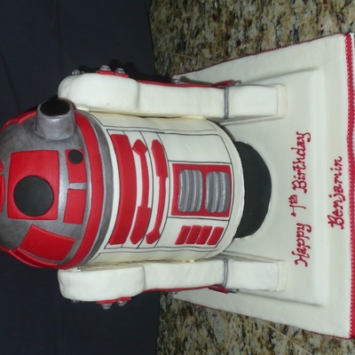 "r4" R2D2 Star Wars Cake "r4" R2D2 Star Wars Cake