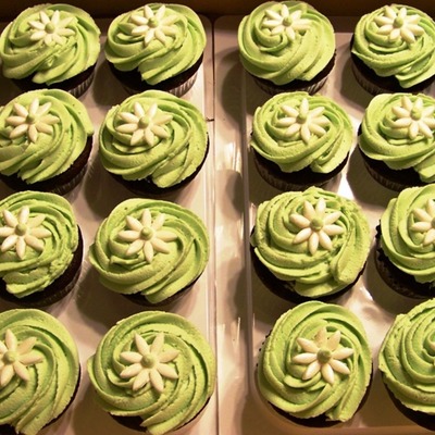 Sage Green Daisy Cupcakes on Cake Central