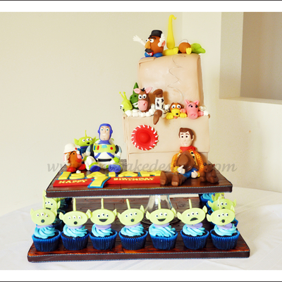 Toy Story 3 Cake/cupcakes Toy Story 3 Cake/cupcakes