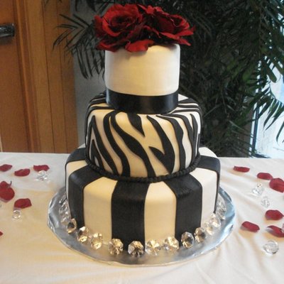 Black, Red And White Wedding Cake Black, Red And White Wedding Cake