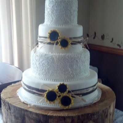 I Havent Done A Big Cake In About 7 Months And Most Of You Know Im Done With Weddings But When My Neighbor Of 14 Years Called For Her Da I Havent Done A Big Cake In About 7 Months And Most Of You Know Im Done With Weddings But When My Neighbor Of 14 Years Called For Her Da