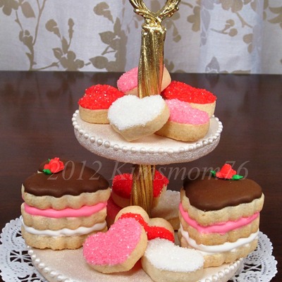 2 Tiered Edible Cookie Plate 2 Tiered Edible Cookie Plate