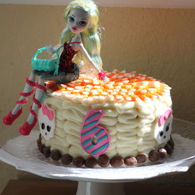 Monster High This Is A Very Simple Small Cake This Cake Was For A Middle Child Who Always Feels Like Shes Left Behind So I Made In Int Monster High This Is A Very Simple Small Cake This Cake Was For A Middle Child Who Always Feels Like Shes Left Behind So I Made In Int