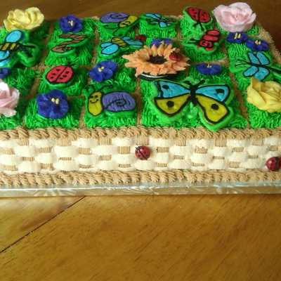 Bugs On A Cake! :) Bugs On A Cake! :)