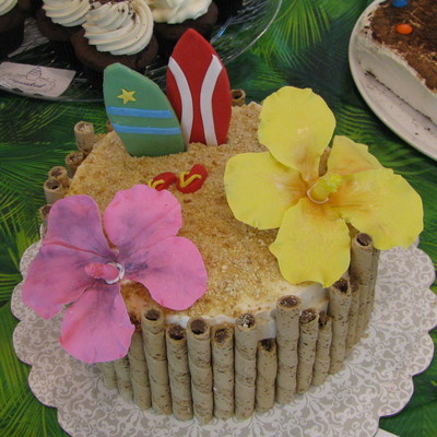 Hawaiian Cake With Hibiscus Flowers Hawaiian Cake With Hibiscus Flowers