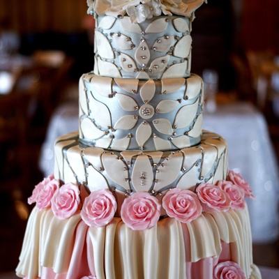 Wedding Cake Modeled After Bridal Gown Wedding Cake Modeled After Bridal Gown