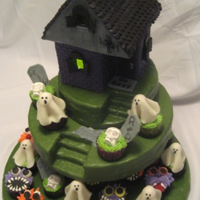 Haunted House With Spooky Cupcakes