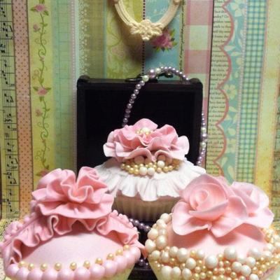 When I First Started Decorating Cakes For Families And Friends As A Hobby I Tinkered With Cupcakes And Thought It Was The Most Wonderful Th... When I First Started Decorating Cakes For Families And Friends As A Hobby I Tinkered With Cupcakes And Thought It Was The Most Wonderful Th...
