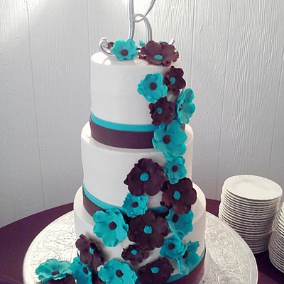 This Cake Was Made For A Good Friends Daughters Wedding When I Arrived To Set It Up The Table And The Light Behind It Would Move When Someo... This Cake Was Made For A Good Friends Daughters Wedding When I Arrived To Set It Up The Table And The Light Behind It Would Move When Someo...