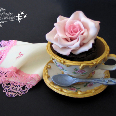 Cupcake Inside Porcelaine Cup Cupcake Inside Porcelaine Cup