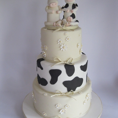 Cow Themed Wedding Cake Adapted From An Original This Isnt My Design But I Dont Know Whos It Is I Searched For It But Was Unable To Fin