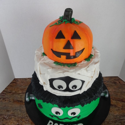 White Cake Strawberry Filling Pineapple Filling Buttercream Mmf Faces on Cake Central