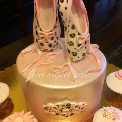 The Original Design For This Cake Came From The Clever Little Cupcake Company They Are Great Cake Designers I Changed It Up A Little But The Original Design For This Cake Came From The Clever Little Cupcake Company They Are Great Cake Designers I Changed It Up A Little But