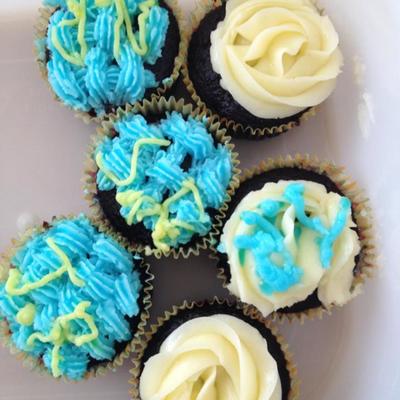 These Are Cupcakes I Made In A Cake Decorating Class The Blue Cupcakes Were Practicing Basket Weave The Yellow Ones Are The Big Swirls Y on Cake Central
