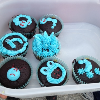 Im Taking A Cake Decorating Class These Were The Cupcakes I Made In Class The Top 2 Are Caterpillars The Middle Row Is An Initial And on Cake Central