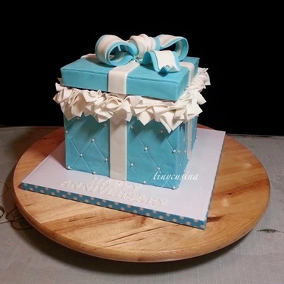Co Worker Wanted Me To Make A Surprise Gift For Her Girlfriend With A Tiffany Blue Cake As Tiffany Blue Is Her Favorite Thank You Cc For T... Co Worker Wanted Me To Make A Surprise Gift For Her Girlfriend With A Tiffany Blue Cake As Tiffany Blue Is Her Favorite Thank You Cc For T...
