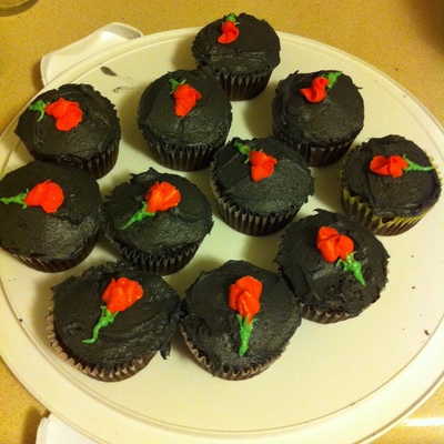 Practicing Making Rosebuds For My Cake Decorating Class on Cake Central