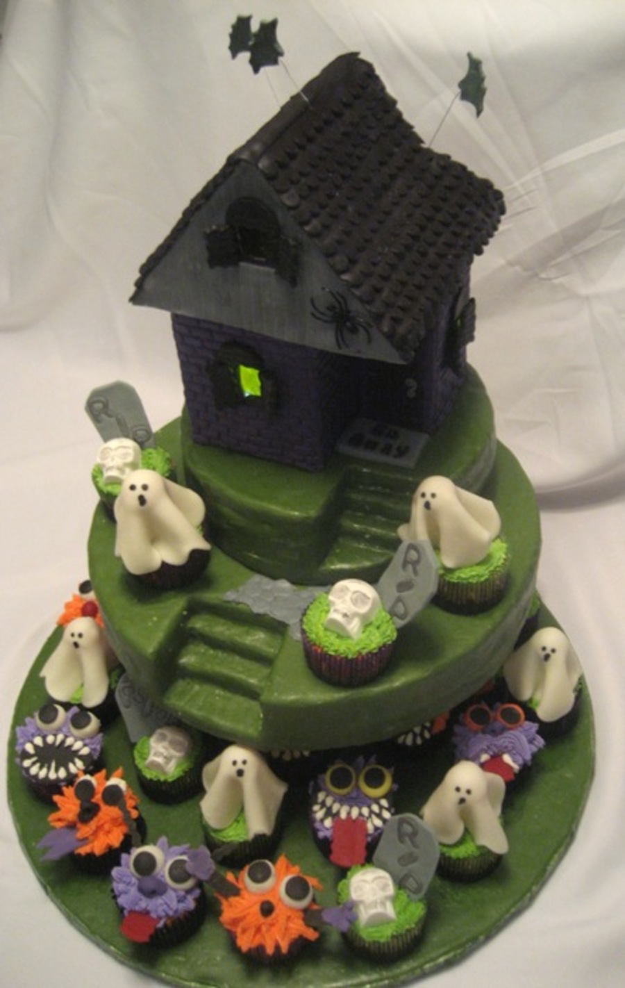 Haunted House With Spooky Cupcakes on Cake Central Haunted House With Spooky Cupcakes on Cake Central