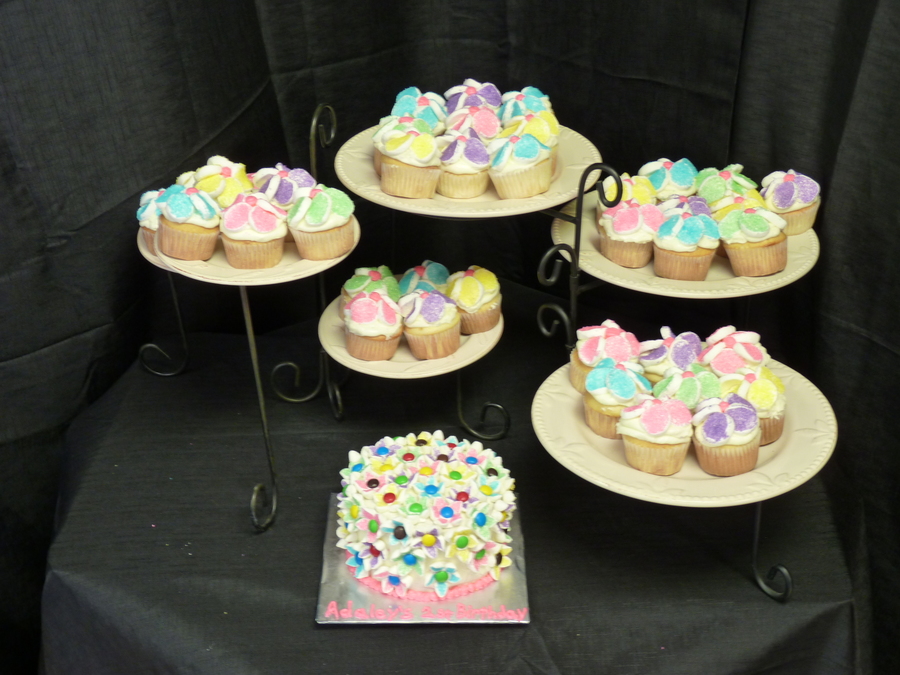 Marshmallow Flower Cake And Cupcakes