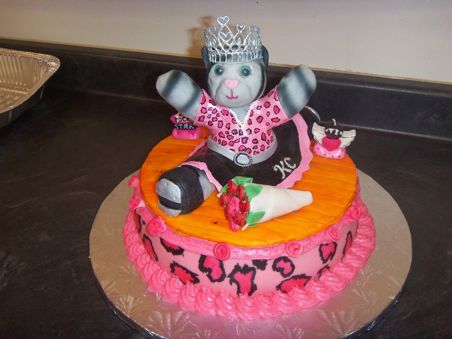 Kitty Takes The Stage! on Cake Central Kitty Takes The Stage! on Cake Central