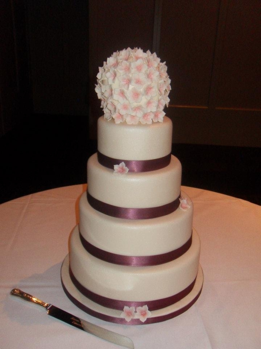 Kissing Ball Wedding Cake