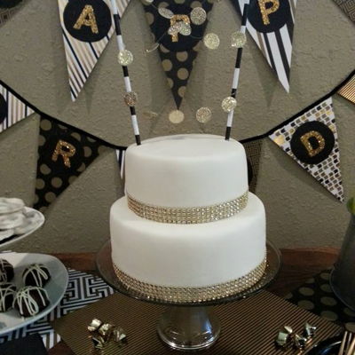 Simple White Cake With Gold Simple White Cake With Gold