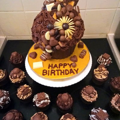 Ultimate Chocolate Giant Cupcake Ultimate Chocolate Giant Cupcake