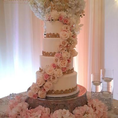 White Blush And Gold Wedding Cake White Blush And Gold Wedding Cake