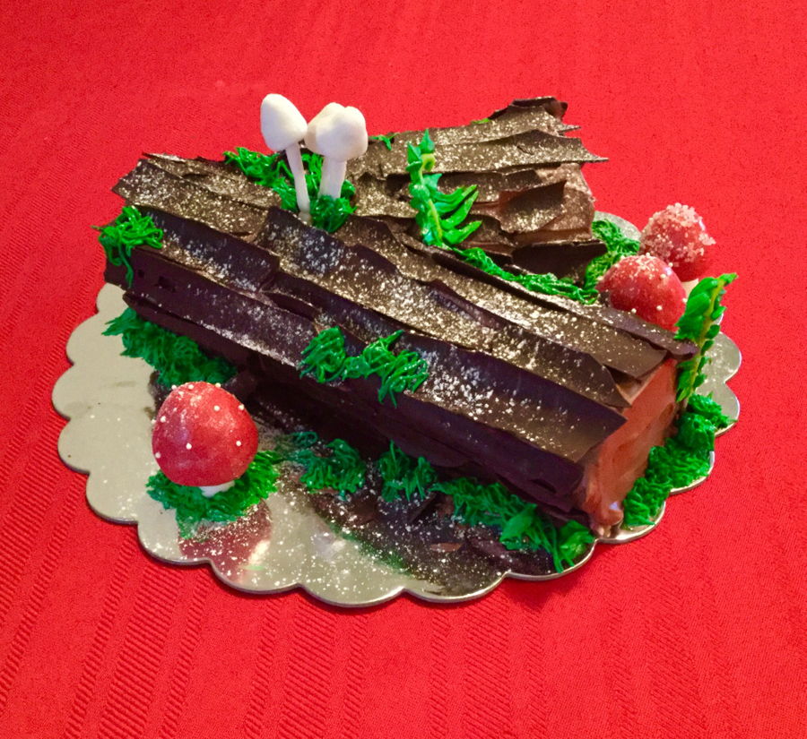 Forum Image: http://cdn001.cakecentral.com/gallery/2016/12/900_yule-log-921775Rg3vz.JPG