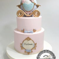 Cinderella Cake Victoria turned one!! This was her mother´s choice for her birthday party cake. Cinderella´s carriage made out of...