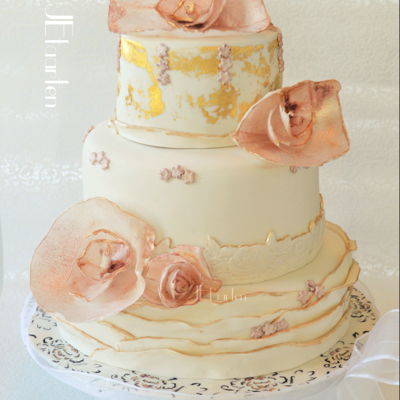 Weddingcake With Goldleaf And Ruffles Weddingcake With Goldleaf And Ruffles