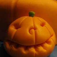 Cake Decorator witchycake