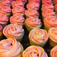 Cake Decorator serveseight