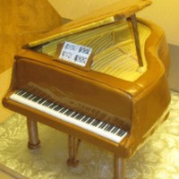 Cake Decorator Celeste_CreativeCakes