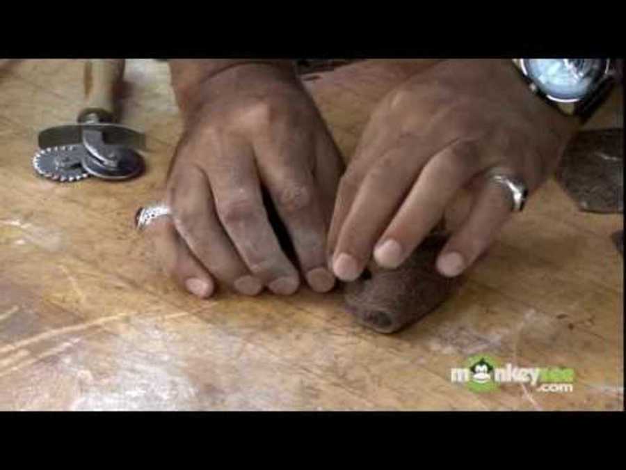 Fondant Cake Decorating - Making a Bow - CakeCentral.com