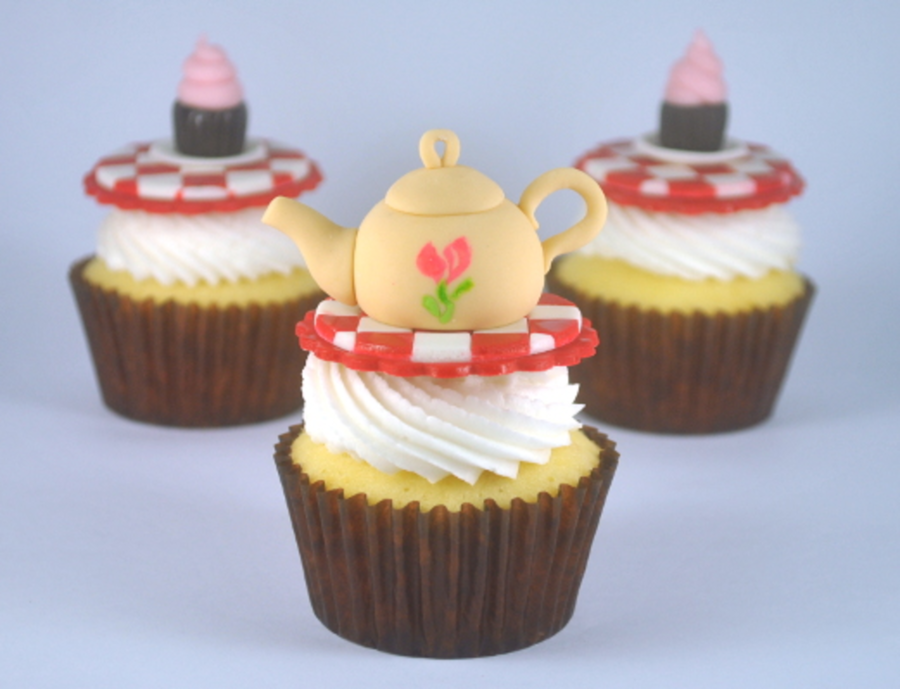 How to Make a Fondant Teapot Topper