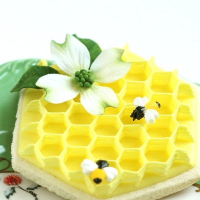 Buzzing Beautiful Cakes with Bees on Cake Central