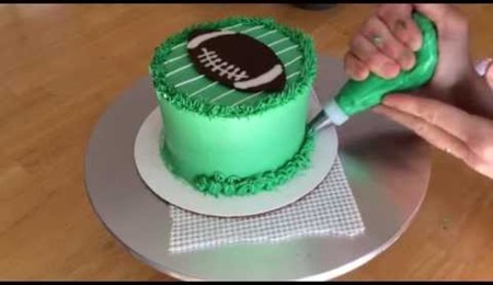 How to Decorate a Simple Football Cake