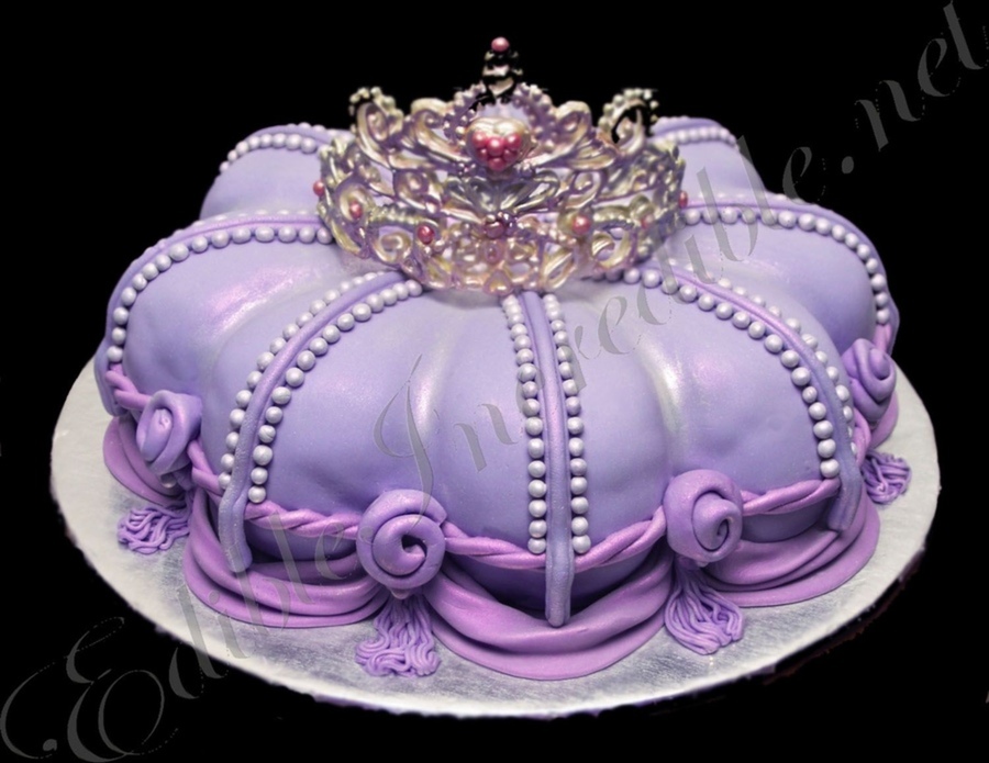 Top Cakes with Tiaras