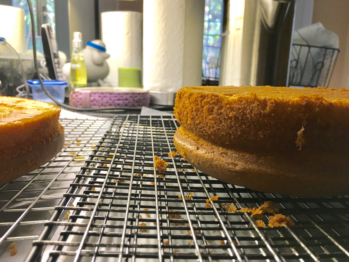 Help Why Does My Cake Look Cinched At The "waist"?